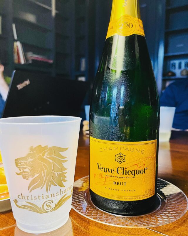 This week, all our divisions came together to “celebrate the wins” with a little @veuveclicquot 🥂Why celebrate the wins?•to REMIND us that a good, focused goal-setting process works.•to MOTIVATE us to continue to deliver good work.•to UNIFY the entire team around a positive outcome.•to BUILD momentum for the entire team. Want to be a part of our team? Send us a message 💬•••#team #teambuilding #corporate #business #office #celebrate #celebration #cheers #joinus Follow us:@christianshaneproperties @christian_shane_development @christianshanelifestyle @christianshanehospitality @solariorleans @farragutlofts
